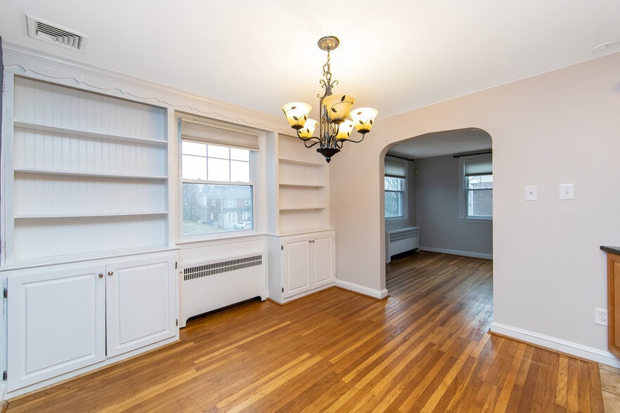 Building Photo - 204 Greenbriar Ln