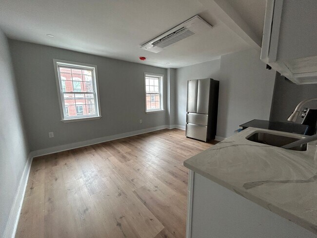 Building Photo - 430 Dickinson St