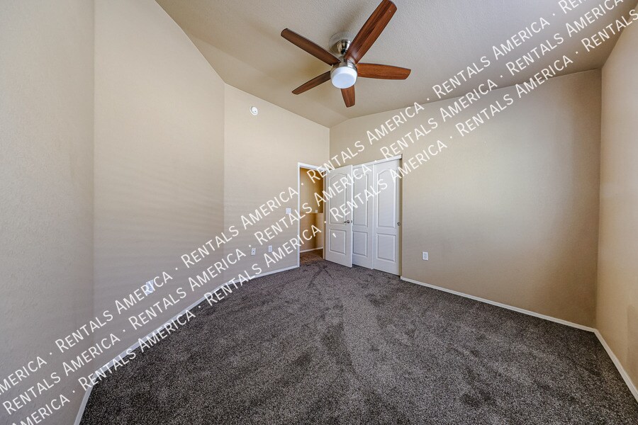 Building Photo - 2401 E Rio Salado Pky