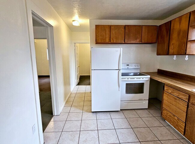 Building Photo - Cozy Rambler with Backyard Close to Columb...