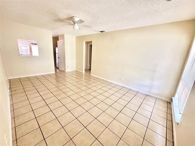 Building Photo - 207 W William Cannon Dr