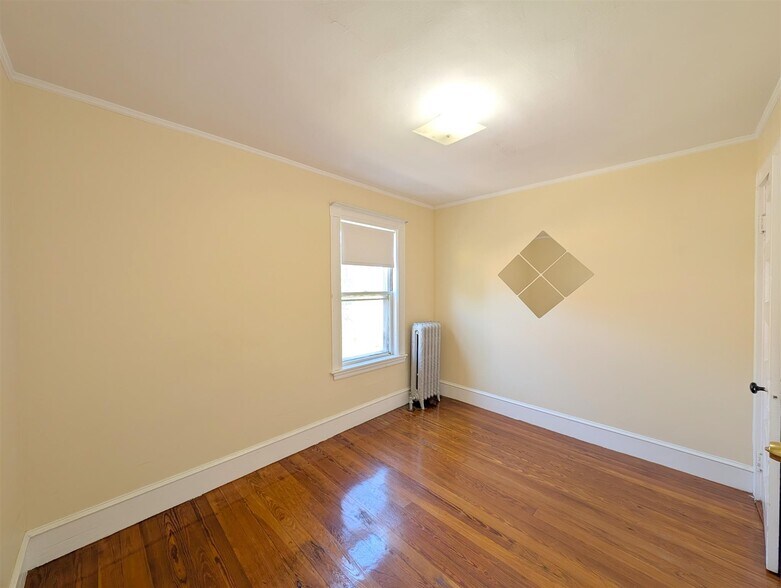 Building Photo - 58 Monument St