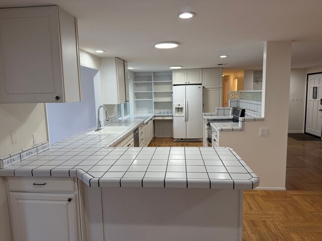 Building Photo - Beautiful 4 bedroom, 3 bathroom home in Eugene!