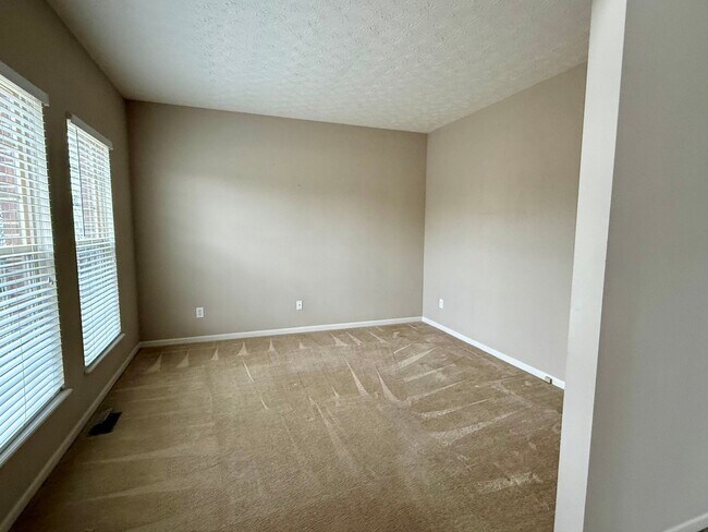 Building Photo - Gorgeous 4 bedroom, 2.5 bath home located in Pickerington Schools