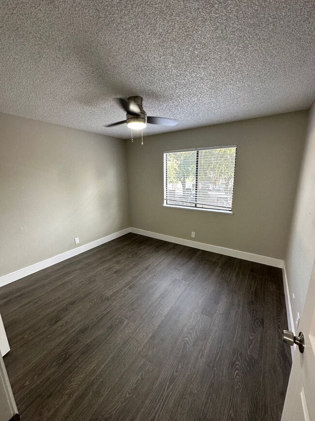 Building Photo - Updates 2 Bedroom Condo! Water+Garbage inc...