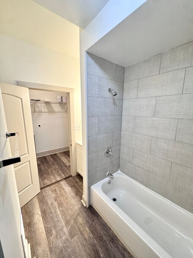 Building Photo - 1319 Northampton St