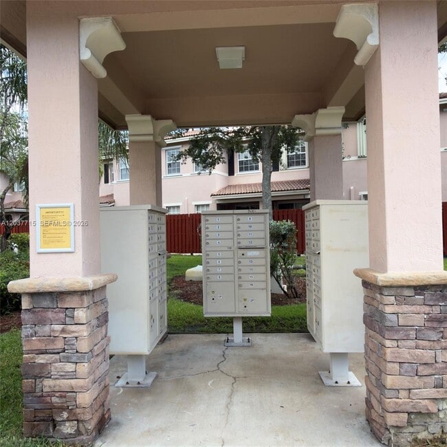 Building Photo - 280 Las Brisas Cir