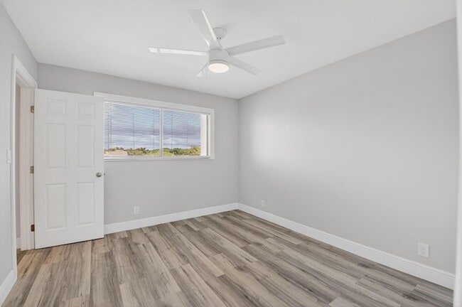 Building Photo - 7076 Huntington Ln