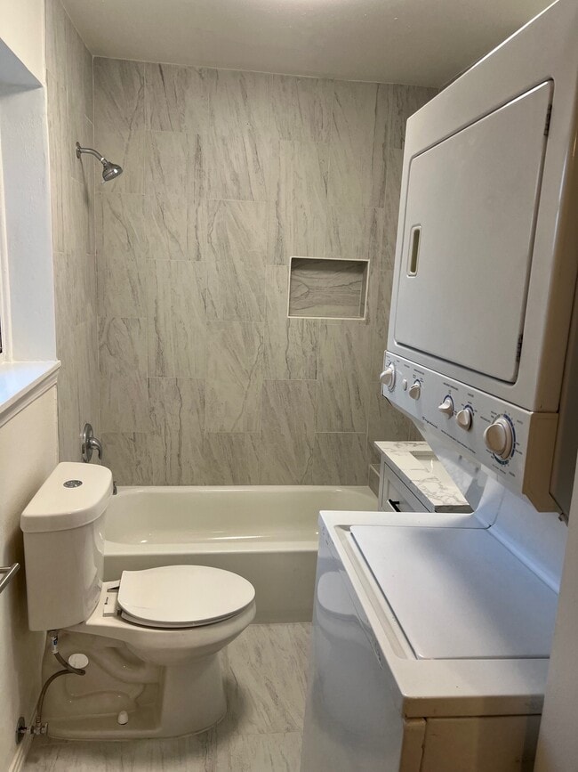 Building Photo - 2005 Welch St