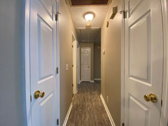 Building Photo - Beautiful Renovated House in North Nashville - Fenced in Yard!