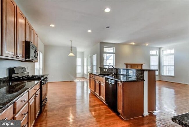 Primary Photo - 2002 Idlewild Blvd