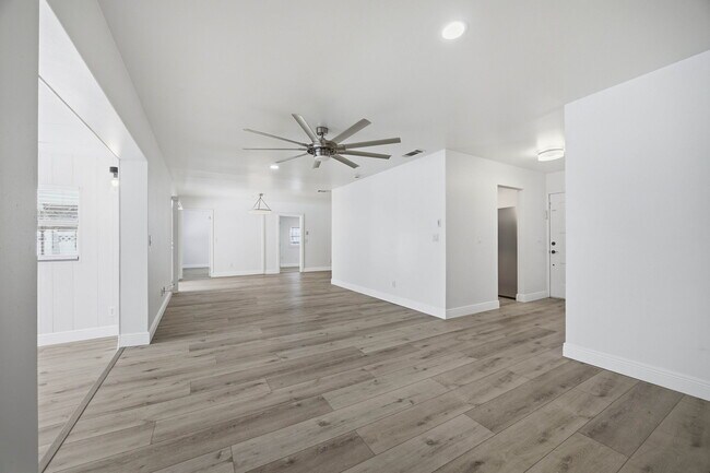 Building Photo - 401 Blueberry Ln