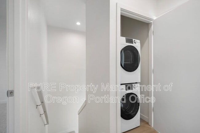 Building Photo - 725 SE 78th Ave