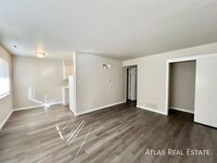 Building Photo - Holland Park 1BR just minutes from Garden ...