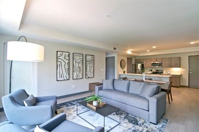 Building Photo - Live on Chattanooga's coveted Northshore!