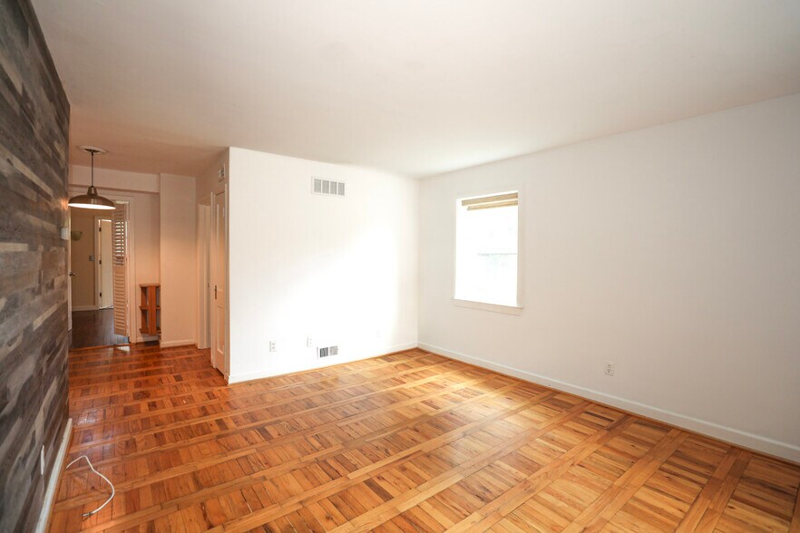 Building Photo - 817 S Irving St