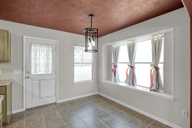 Building Photo - 13952 Buckskin Dr