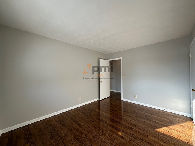 Building Photo - 1075 N 100 E