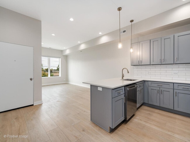 Building Photo - 7517 W Belmont Ave