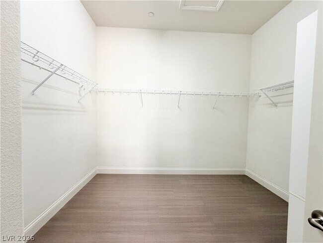 Building Photo - 2117 Thames View St