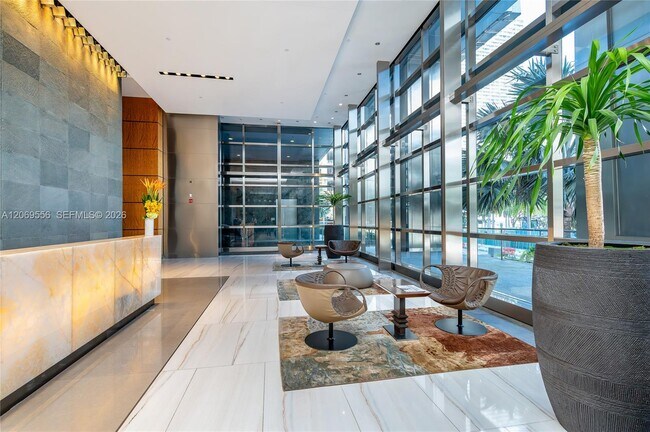 Building Photo - 1425 Brickell Ave