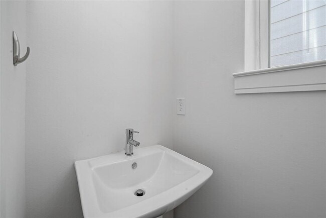 Building Photo - 8930 Spring Knoll Forest Dr