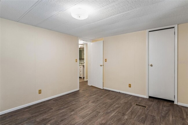 Building Photo - 6601 Sutherland Ave