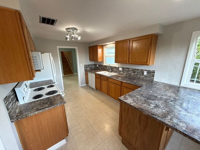 Building Photo - 1740 Glen Creek Rd NW