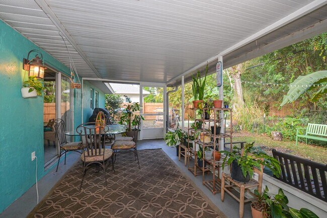 Building Photo - 2386 28th Ave SW