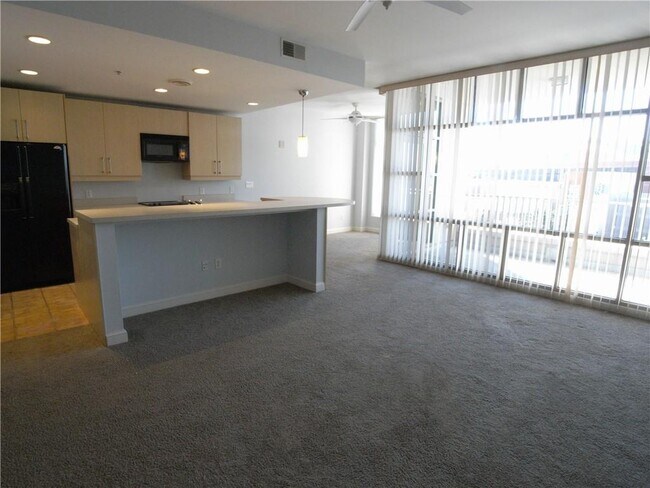 Building Photo - 250 Park Ave W NW