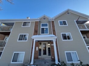 Building Photo - 10 Creekwood Dr