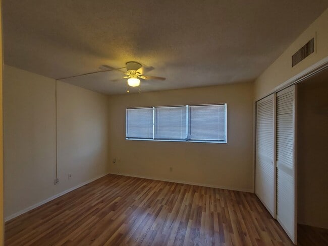 Building Photo - 5203 NE 24th Terrace