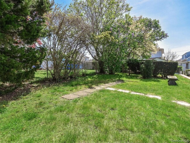 Building Photo - 22 1st St