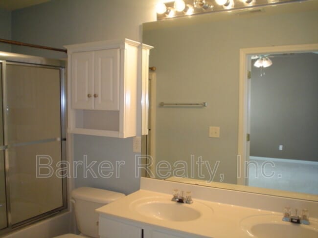 Building Photo - 7100 Proctor Hill Dr