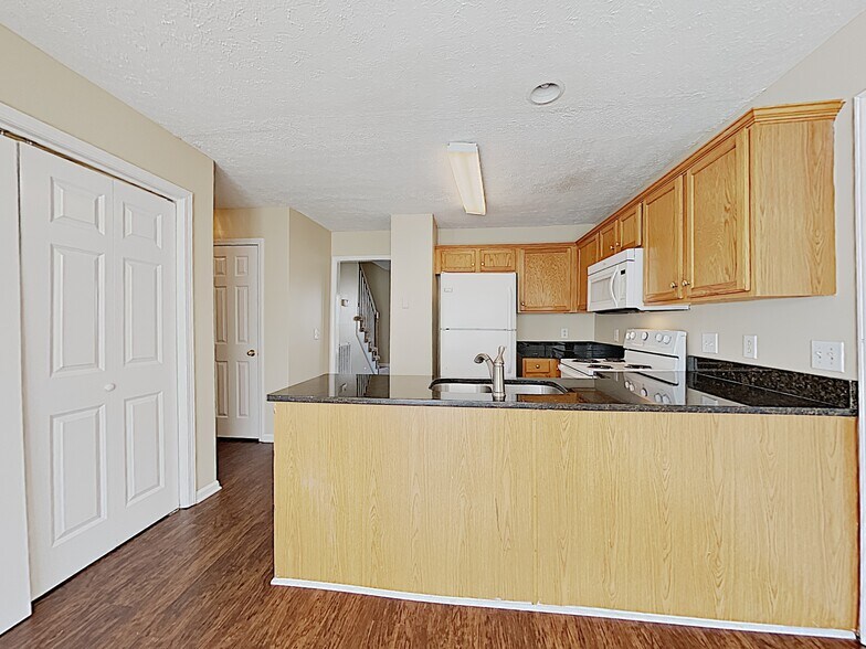 Building Photo - 280 Iris Dr
