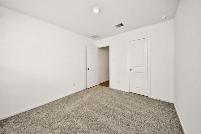 Building Photo - 27458 Serene Pne Dr