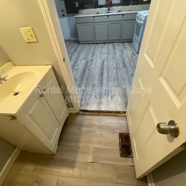 Building Photo - 2931 N Bryant Ave