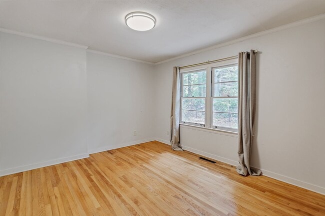 Building Photo - 3 bedroom, 2 bathroom in Northeast Jackson!
