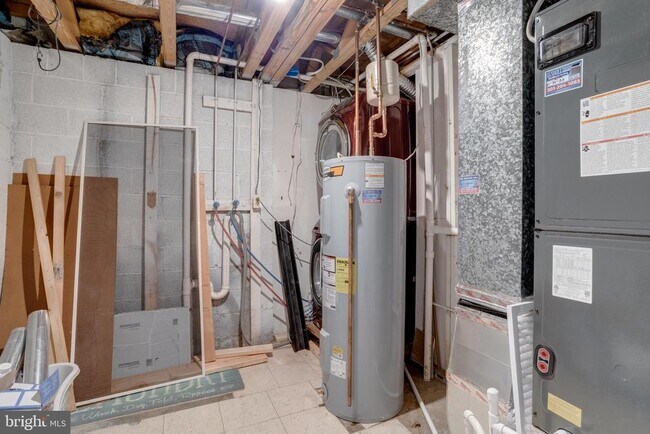 Building Photo - 5809 Waterdale Ct