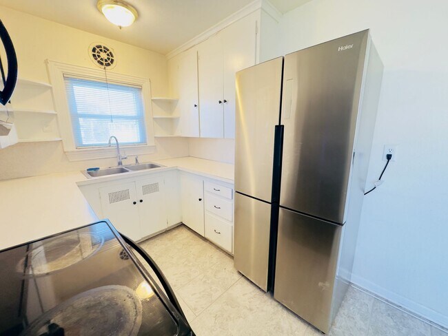 Building Photo - Classic Seattle South Park 2bed/1bath bung...