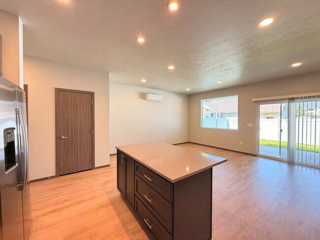 Building Photo - 4468 W 30th Ave