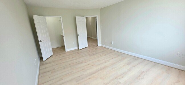 Building Photo - 3705 S George Mason Dr