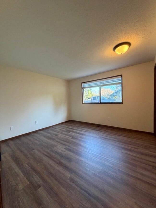 Building Photo - MIN912