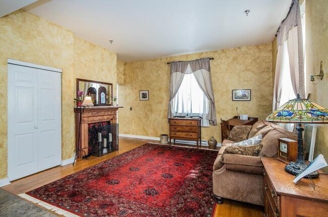 Building Photo - Well maintained 2bedr 1bath Rutland Condo
