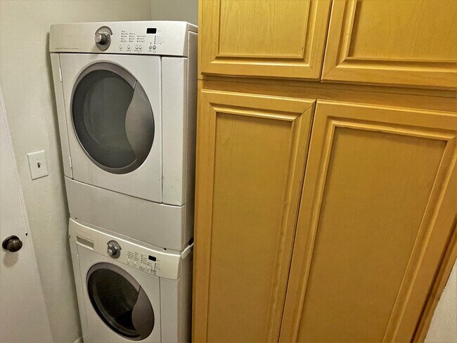 Inhouse Laundry - 8180 Manitoba St