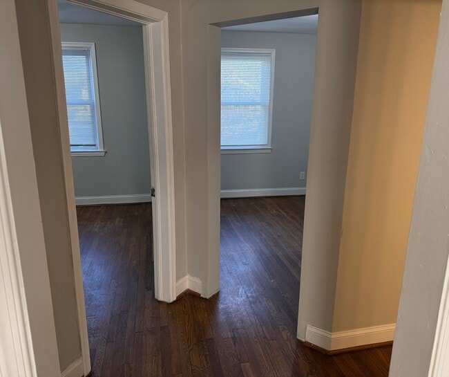 Building Photo - Cozy renovated 2 bedroom apartment