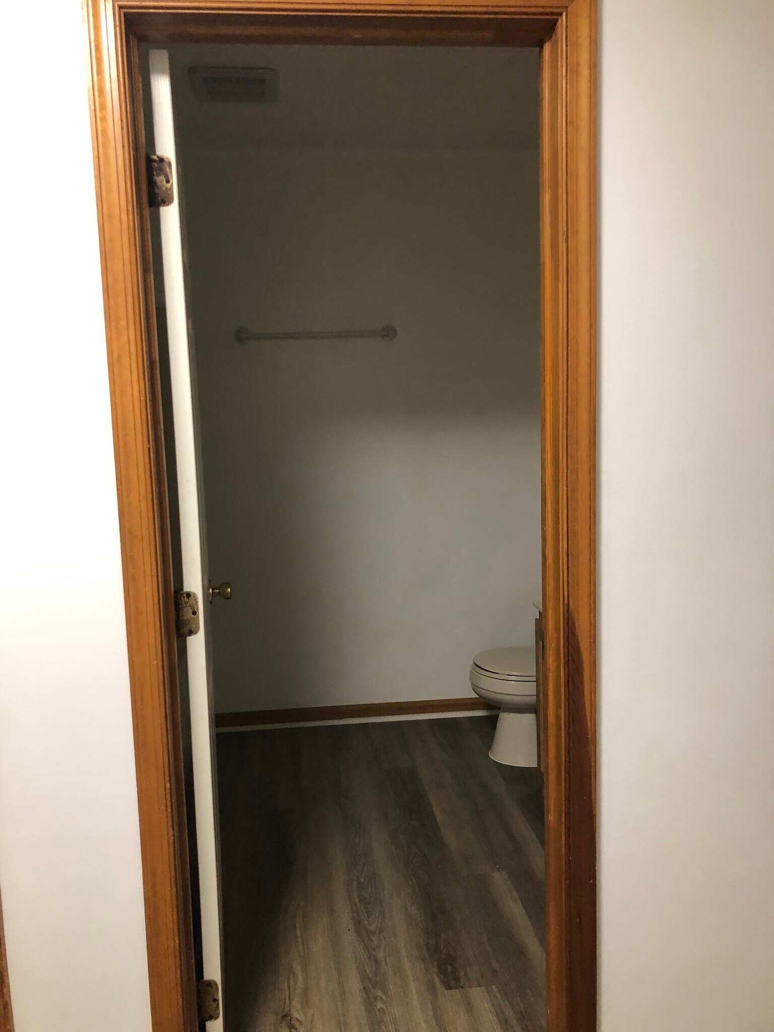 Main bathroom shower upper level - 2650 Tamlynn Ct