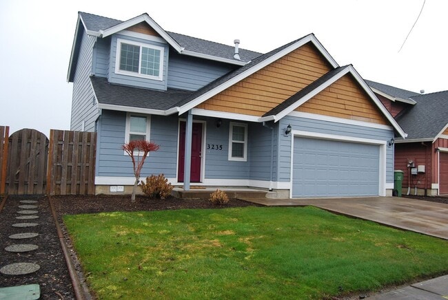 Primary Photo - Well Maintained 3 Bedroom 2.5 Bath Newberg OR