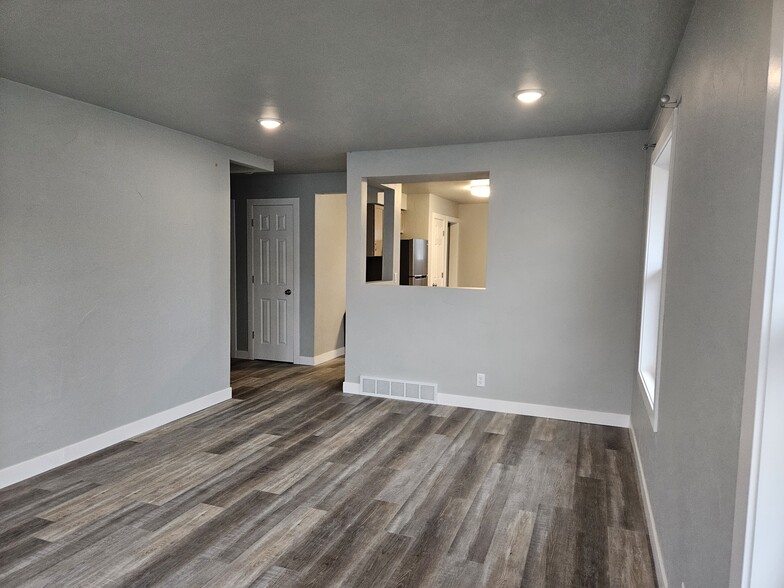 Building Photo - 1702 Gross Ave