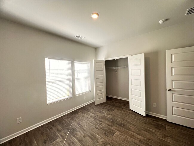 Building Photo - Welcome To The Preserves At Hiltonhead Lakes